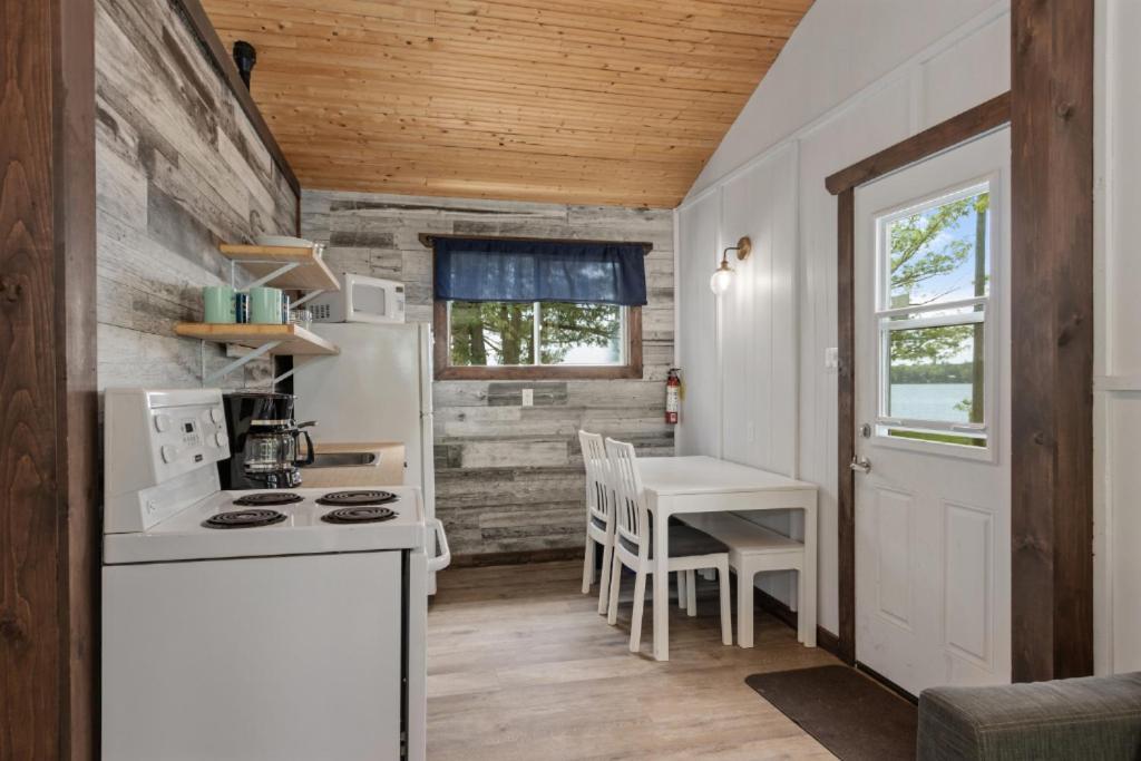 The Trace At Oak Lake Havelock Стая снимка